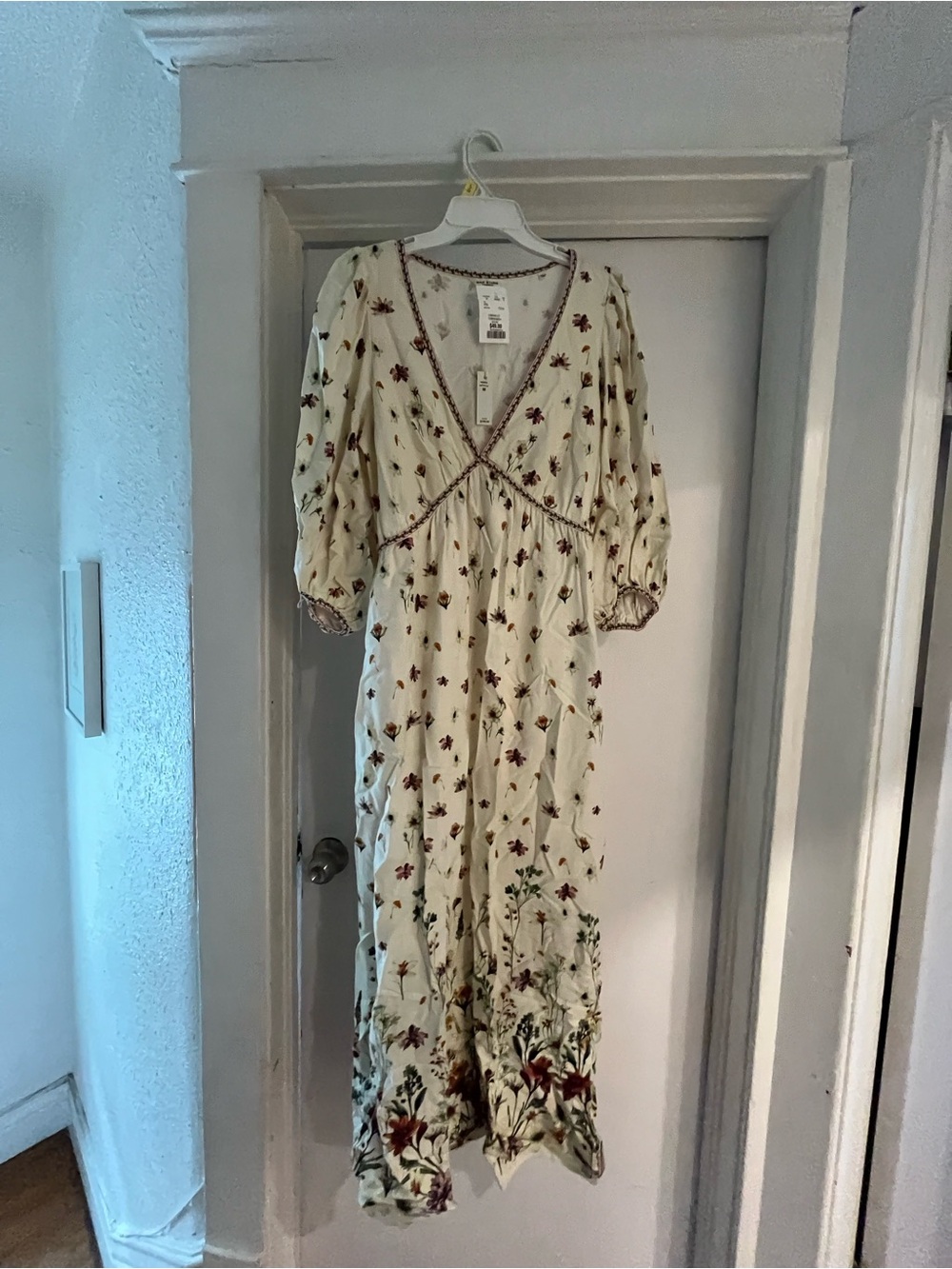 Ivory Floral V-Neck Maxi Dress with Puff Sleeves